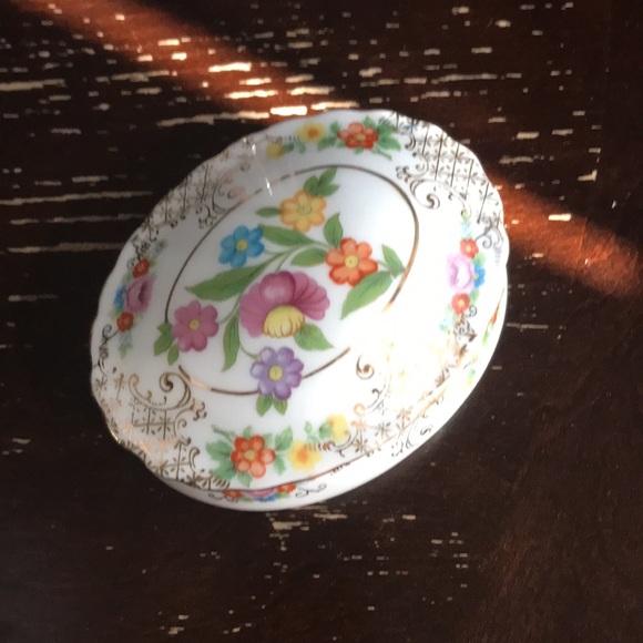 Vintage style ceramic trinket box jewelry box - Picture 4 of 10